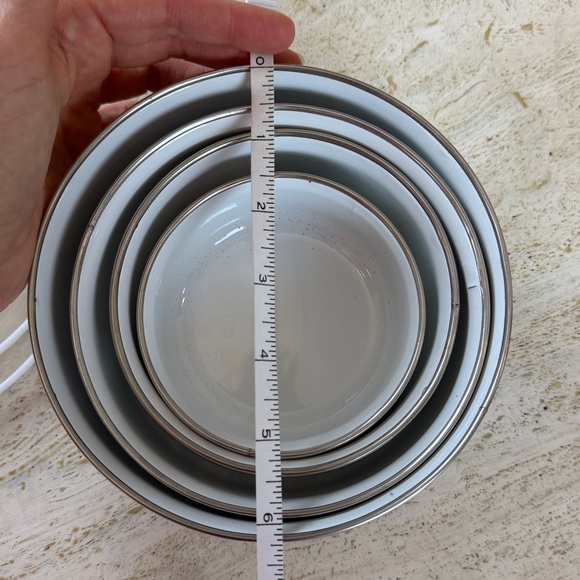 Vintage White Enamelware Nesting Bowls Set of 4 w Lids — Red/Orange/Blue Flowers - Picture 15 of 16